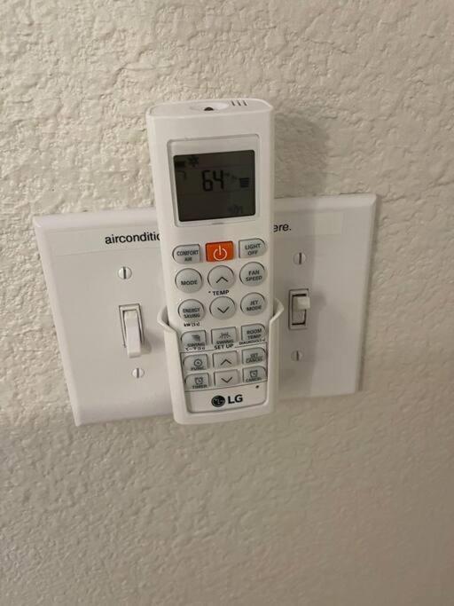 Brand New 2Br Cute Blue Led In North Fresno Apartment Bagian luar foto