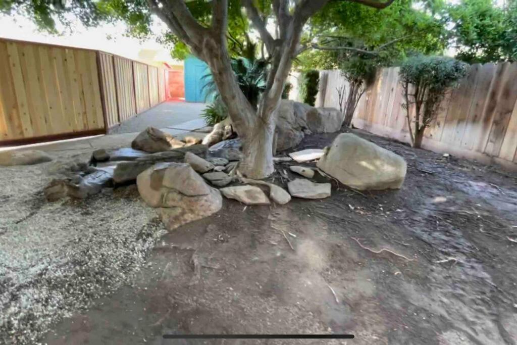 Brand New 2Br Cute Blue Led In North Fresno Apartment Bagian luar foto