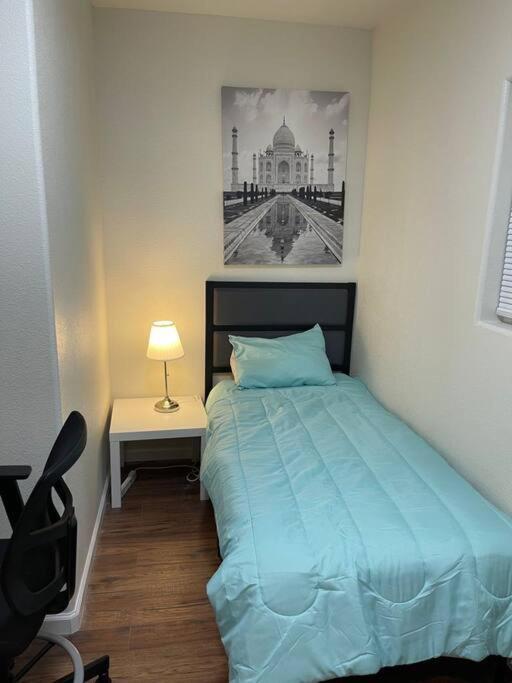 Brand New 2Br Cute Blue Led In North Fresno Apartment Bagian luar foto